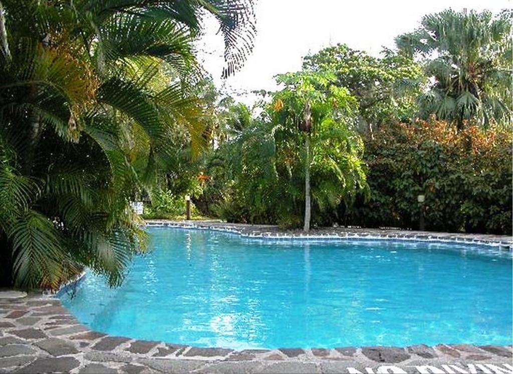 East Winds St. Lucia Hotel Gros Islet Bagian luar foto